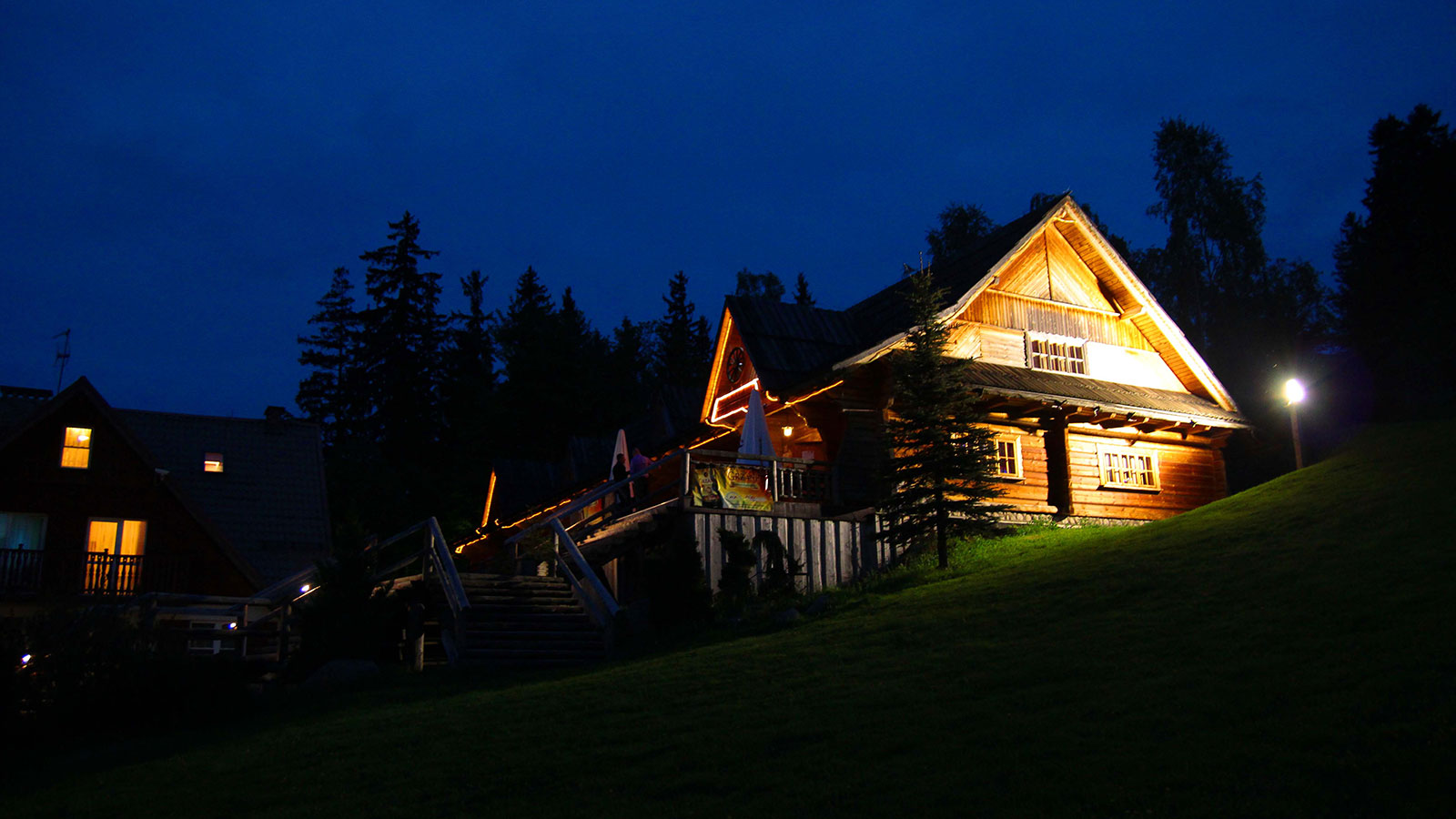 das Hotel in Polen des Berges Sudeten Karpacz