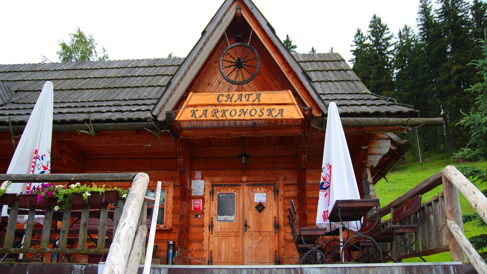das Hotel in Polen des Berges Sudeten Karpacz