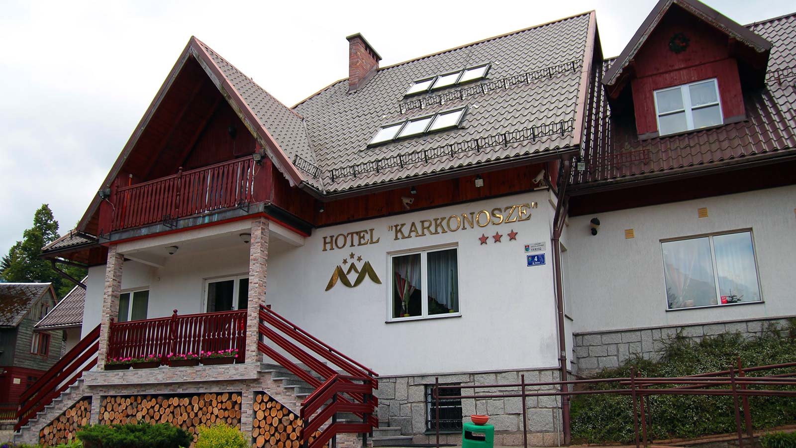 das Hotel in Polen des Berges Sudeten Karpacz
